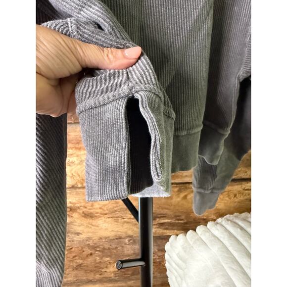 Chika-D Grey Crop Crew Neck - Picture 5 of 5